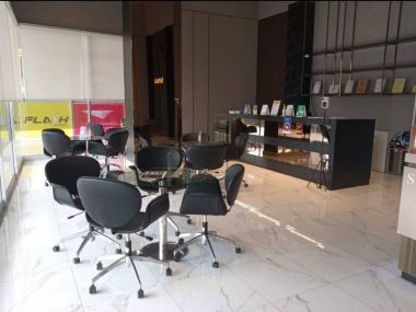 Shop for rent, the area under the Supalai Veranda Rama 9 condo to do business, trade, on Rama 9 Road.