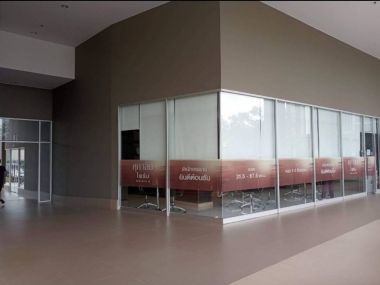 Shop for rent, the area under the Supalai Veranda Rama 9 condo to do business, trade, on Rama 9 Road.