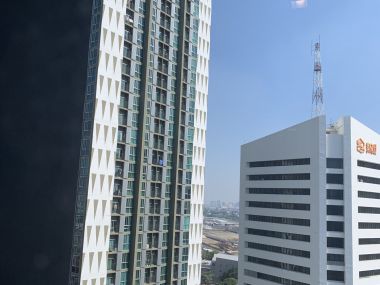 ปล่อยเช่า/ปล่อยขาย! Ivy Ampio เฟอร์นิเจอร์ Built in ชั้นสูง++ วิวสวย ไทป์ สตูดิโอ 35ตรม. ใกล้ MRT ศูนย์วัฒนธรรมฯ ตกแต่งครบครบพร้อมเข้าอยู่