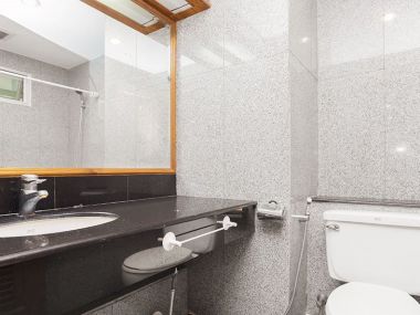 For rent at Grand Langsuan 2 Bedroom 2 Bathroom 50,000/month Fully furnished