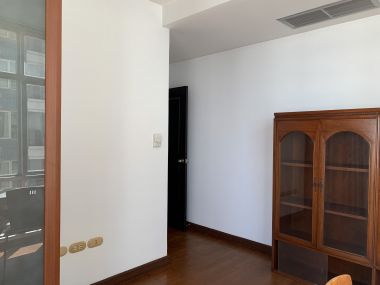 For rent at Grand Langsuan 3 Bedroom 2 Bathroom 70,000/month Fully furnished