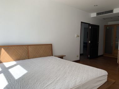 For rent at Grand Langsuan 3 Bedroom 2 Bathroom 70,000/month Fully furnished