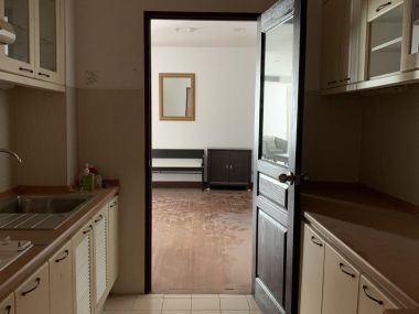 For rent at Grand Langsuan 3 Bedroom 2 Bathroom 70,000/month Fully furnished