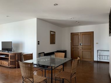 For rent at Grand Langsuan 3 Bedroom 2 Bathroom 70,000/month Fully furnished