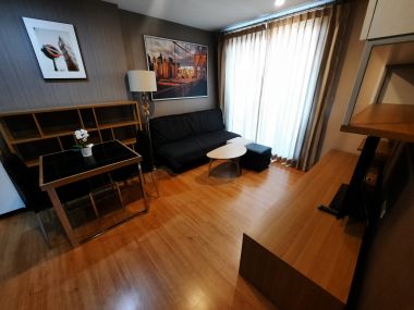 ** Super Deal! ** For sale with tenant 5.5M Transfer50/50 The Base Sukhumvit 77 2 Bedroom 2 bathroom Fully furnished (P-00151)