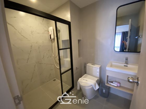 Metris Rama 9-Ramkhamhaeng 1 bedroom (Pet Friendly) has many rooms.