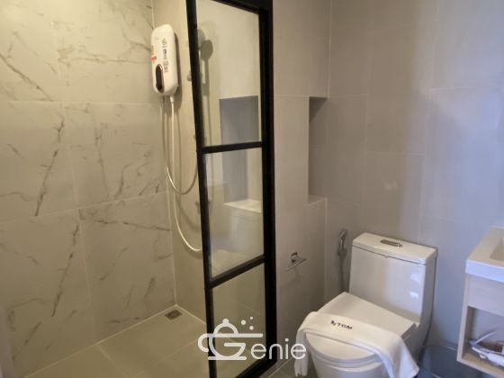Metris Rama 9-Ramkhamhaeng 1 bedroom (Pet Friendly) has many rooms.