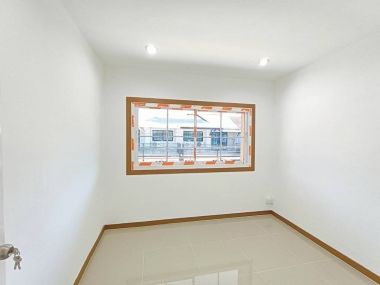 ขาย ทาวน์เฮาส์ 2 ชั้น ฟรีโอน กู้ได้เต็ม รีโนเวทแล้ว