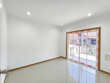 ขาย ทาวน์เฮาส์ 2 ชั้น ฟรีโอน กู้ได้เต็ม รีโนเวทแล้ว