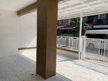 ขาย ทาวน์เฮาส์ 2 ชั้น ฟรีโอน กู้ได้เต็ม รีโนเวทแล้ว