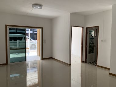 ขาย ทาวน์เฮาส์ 2 ชั้น ฟรีโอน กู้ได้เต็ม รีโนเวทแล้ว