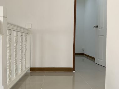ขาย ทาวน์เฮาส์ 2 ชั้น ฟรีโอน กู้ได้เต็ม รีโนเวทแล้ว
