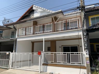ขาย ทาวน์เฮาส์ 2 ชั้น ฟรีโอน กู้ได้เต็ม รีโนเวทแล้ว