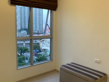 ขาย Aspire Sathorn-Taksin ห้องมุม ราคาดี เพียง 3,400,000 บาท รวมค่าใช้จ่ายทุกอย่าง 1 ห้องนอน 1 ห้องน้ำ 46 ตรม. ห้องมุม ใกล้ BTS พระโขนง เฟอร์นิเจอร์ครบพร้อมเข้าอยู่