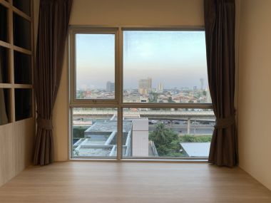 ขาย Aspire Sathorn-Taksin ห้องมุม ราคาดี เพียง 3,400,000 บาท รวมค่าใช้จ่ายทุกอย่าง 1 ห้องนอน 1 ห้องน้ำ 46 ตรม. ห้องมุม ใกล้ BTS พระโขนง เฟอร์นิเจอร์ครบพร้อมเข้าอยู่