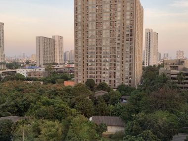 ขาย Aspire Sathorn-Taksin ห้องมุม ราคาดี เพียง 3,400,000 บาท รวมค่าใช้จ่ายทุกอย่าง 1 ห้องนอน 1 ห้องน้ำ 46 ตรม. ห้องมุม ใกล้ BTS พระโขนง เฟอร์นิเจอร์ครบพร้อมเข้าอยู่