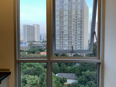 ขาย Aspire Sathorn-Taksin ห้องมุม ราคาดี เพียง 3,400,000 บาท รวมค่าใช้จ่ายทุกอย่าง 1 ห้องนอน 1 ห้องน้ำ 46 ตรม. ห้องมุม ใกล้ BTS พระโขนง เฟอร์นิเจอร์ครบพร้อมเข้าอยู่