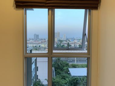 ขาย Aspire Sathorn-Taksin ห้องมุม ราคาดี เพียง 3,400,000 บาท รวมค่าใช้จ่ายทุกอย่าง 1 ห้องนอน 1 ห้องน้ำ 46 ตรม. ห้องมุม ใกล้ BTS พระโขนง เฟอร์นิเจอร์ครบพร้อมเข้าอยู่