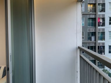 ขาย Aspire Sathorn-Taksin ห้องมุม ราคาดี เพียง 3,400,000 บาท รวมค่าใช้จ่ายทุกอย่าง 1 ห้องนอน 1 ห้องน้ำ 46 ตรม. ห้องมุม ใกล้ BTS พระโขนง เฟอร์นิเจอร์ครบพร้อมเข้าอยู่