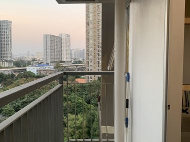 ขาย Aspire Sathorn-Taksin ห้องมุม ราคาดี เพียง 3,400,000 บาท รวมค่าใช้จ่ายทุกอย่าง 1 ห้องนอน 1 ห้องน้ำ 46 ตรม. ห้องมุม ใกล้ BTS พระโขนง เฟอร์นิเจอร์ครบพร้อมเข้าอยู่