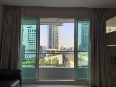 คอนโดให้เช่า เซอร์เคิล คอนโดมิเนียม ในราคาเพียง 20,000บาท/เดือน 1 ห้องนอน 1 ห้องน้ำ 47.60ตรม. ใกล้ MRT เพรชบุรี เฟอร์นิเจอร์ครบพร้อมเข้าอยู่