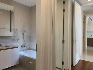 For rent at Q Langsuan 3 Bedroom 3 Bathroom 135, 000THB/month Fully furnishe