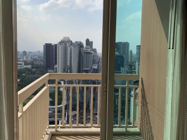 For rent at MANHATTAN CHIDLOM 1 Bedroom 1 Bathroom 30,000THB/month Fully furnished