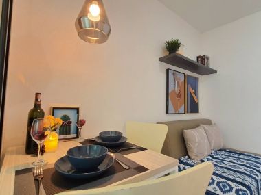 THE EXCEL HIDEAWAY BTS Baring700m. fully furnished