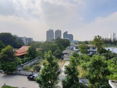 THE EXCEL HIDEAWAY BTS Baring700m. fully furnished