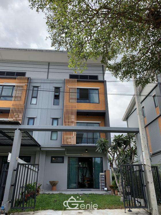 Corner Modern style Townhome in Eco Space Bangna