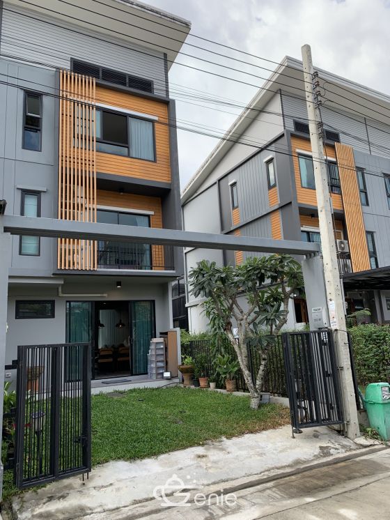 Corner Modern style Townhome in Eco Space Bangna