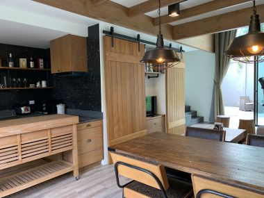 ทาวน์เฮ้าส์หลังมุมไตล์โมเดิร์นพร้อมสวนหลังบ้านส่วนตัว โครงการ Eco Space Bangna