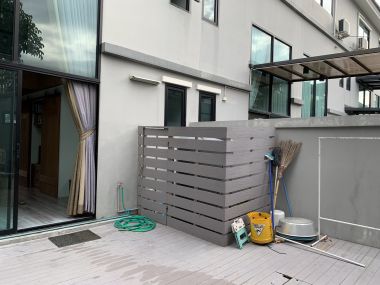 ทาวน์เฮ้าส์หลังมุมไตล์โมเดิร์นพร้อมสวนหลังบ้านส่วนตัว โครงการ Eco Space Bangna