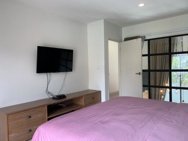 ทาวน์เฮ้าส์หลังมุมไตล์โมเดิร์นพร้อมสวนหลังบ้านส่วนตัว โครงการ Eco Space Bangna