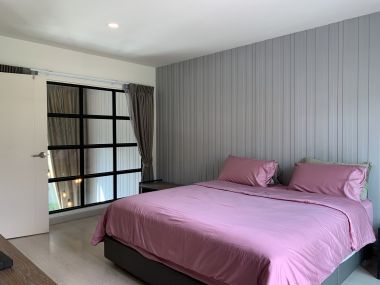 ทาวน์เฮ้าส์หลังมุมไตล์โมเดิร์นพร้อมสวนหลังบ้านส่วนตัว โครงการ Eco Space Bangna