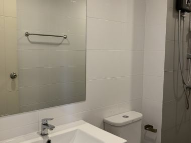 ทาวน์เฮ้าส์หลังมุมไตล์โมเดิร์นพร้อมสวนหลังบ้านส่วนตัว โครงการ Eco Space Bangna