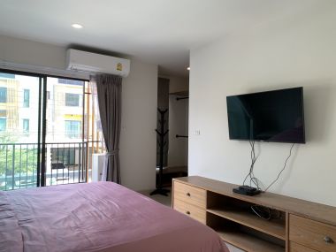 ทาวน์เฮ้าส์หลังมุมไตล์โมเดิร์นพร้อมสวนหลังบ้านส่วนตัว โครงการ Eco Space Bangna