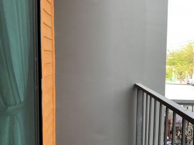 ทาวน์เฮ้าส์หลังมุมไตล์โมเดิร์นพร้อมสวนหลังบ้านส่วนตัว โครงการ Eco Space Bangna