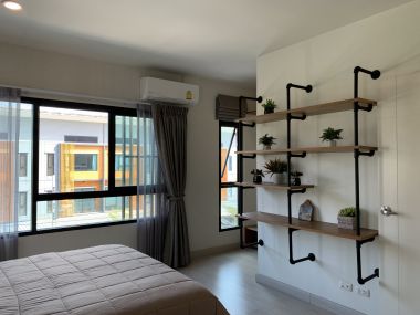 ทาวน์เฮ้าส์หลังมุมไตล์โมเดิร์นพร้อมสวนหลังบ้านส่วนตัว โครงการ Eco Space Bangna