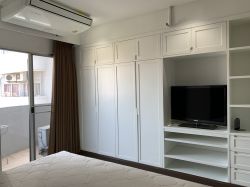คอนโดให้เช่า! วิทยุ คอมเพล็กซ์ 1 ห้องนอนขนาดใหญ่ 70ตรม. ราคาเพียง 20,000 บาท/เดือน เฟอร์นิเจอร์ครบพร้อมเข้าอยู่
