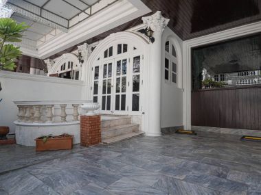 ** ปล่อยเช่าทาวน์เฮ้าส์ ** Ekkamai Villas ในราคาเพียง 50, 000บาท/เดือน 4ชั้น 5 ห้องนอน 5 ห้องน้ำ มีห้องแม่บ้าน ขนาด 24 ตรว. พื้นที่ใช้สอย 350 ตรม. เฟอร์นิเจอร์ครบพร้อมเข้าอยู่