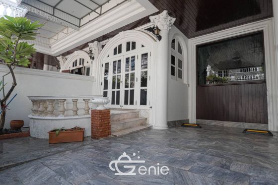 For rent! !! at Townhouse EKAMAI VILLA 50, 000THB/month 5 Bedroom 5 Bathroom Fully furnished