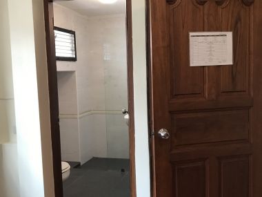 ** ปล่อยเช่าทาวน์เฮ้าส์ ** Ekkamai Villas ในราคาเพียง 50, 000บาท/เดือน 4ชั้น 5 ห้องนอน 5 ห้องน้ำ มีห้องแม่บ้าน ขนาด 24 ตรว. พื้นที่ใช้สอย 350 ตรม. เฟอร์นิเจอร์ครบพร้อมเข้าอยู่