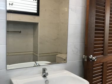 ** ปล่อยเช่าทาวน์เฮ้าส์ ** Ekkamai Villas ในราคาเพียง 50, 000บาท/เดือน 4ชั้น 5 ห้องนอน 5 ห้องน้ำ มีห้องแม่บ้าน ขนาด 24 ตรว. พื้นที่ใช้สอย 350 ตรม. เฟอร์นิเจอร์ครบพร้อมเข้าอยู่