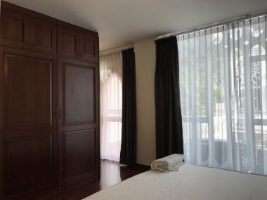 ** ปล่อยเช่าทาวน์เฮ้าส์ ** Ekkamai Villas ในราคาเพียง 50, 000บาท/เดือน 4ชั้น 5 ห้องนอน 5 ห้องน้ำ มีห้องแม่บ้าน ขนาด 24 ตรว. พื้นที่ใช้สอย 350 ตรม. เฟอร์นิเจอร์ครบพร้อมเข้าอยู่