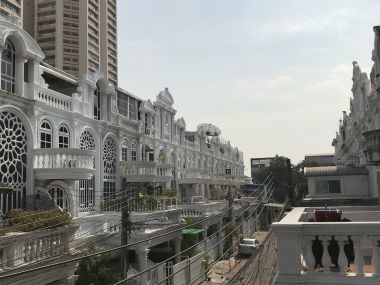 ** ปล่อยเช่าทาวน์เฮ้าส์ ** Ekkamai Villas ในราคาเพียง 50, 000บาท/เดือน 4ชั้น 5 ห้องนอน 5 ห้องน้ำ มีห้องแม่บ้าน ขนาด 24 ตรว. พื้นที่ใช้สอย 350 ตรม. เฟอร์นิเจอร์ครบพร้อมเข้าอยู่