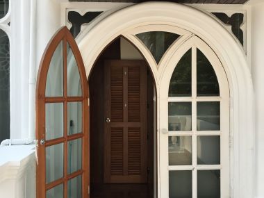 ** ปล่อยเช่าทาวน์เฮ้าส์ ** Ekkamai Villas ในราคาเพียง 50, 000บาท/เดือน 4ชั้น 5 ห้องนอน 5 ห้องน้ำ มีห้องแม่บ้าน ขนาด 24 ตรว. พื้นที่ใช้สอย 350 ตรม. เฟอร์นิเจอร์ครบพร้อมเข้าอยู่