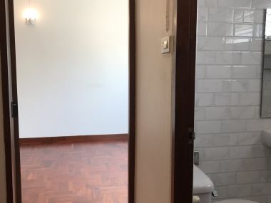 ** ปล่อยเช่าทาวน์เฮ้าส์ ** Ekkamai Villas ในราคาเพียง 50, 000บาท/เดือน 4ชั้น 5 ห้องนอน 5 ห้องน้ำ มีห้องแม่บ้าน ขนาด 24 ตรว. พื้นที่ใช้สอย 350 ตรม. เฟอร์นิเจอร์ครบพร้อมเข้าอยู่