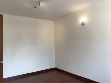 ** ปล่อยเช่าทาวน์เฮ้าส์ ** Ekkamai Villas ในราคาเพียง 50, 000บาท/เดือน 4ชั้น 5 ห้องนอน 5 ห้องน้ำ มีห้องแม่บ้าน ขนาด 24 ตรว. พื้นที่ใช้สอย 350 ตรม. เฟอร์นิเจอร์ครบพร้อมเข้าอยู่