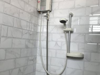 ** ปล่อยเช่าทาวน์เฮ้าส์ ** Ekkamai Villas ในราคาเพียง 50, 000บาท/เดือน 4ชั้น 5 ห้องนอน 5 ห้องน้ำ มีห้องแม่บ้าน ขนาด 24 ตรว. พื้นที่ใช้สอย 350 ตรม. เฟอร์นิเจอร์ครบพร้อมเข้าอยู่